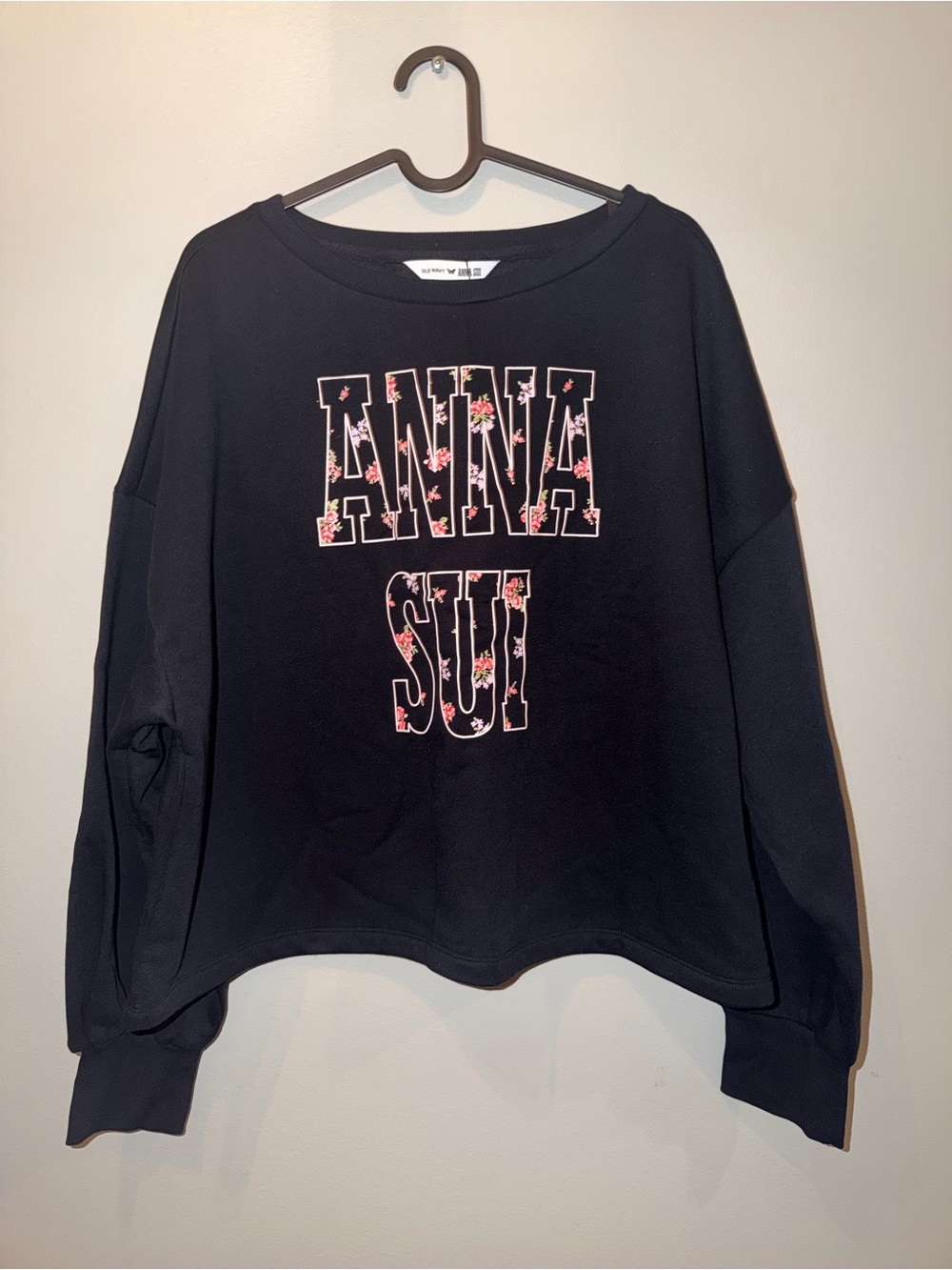 Old Navy X Anna size Large Sui Crew Neck Graphic Fleece black SweatShirt